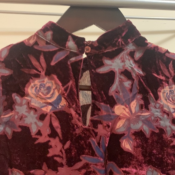 Fabric is light weight and feels velvety, super comfortable - Picture 3 of 3